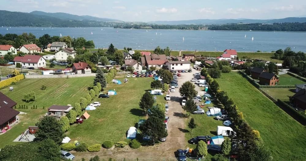 Kempingi nad jeziorem Żywieckim: najlepsze miejsca na wypoczynek