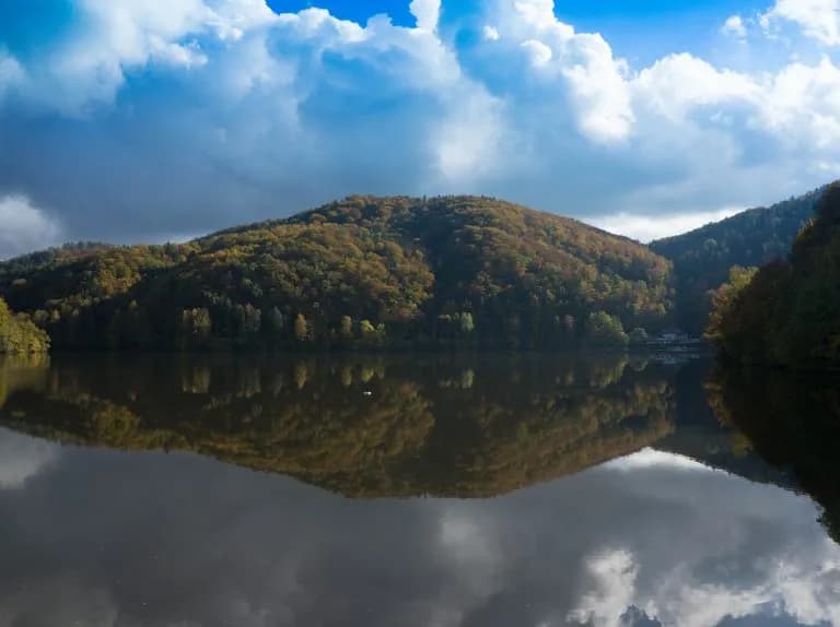 Najpiękniejsze jeziora Dolnośląskie: Odkryj miejsca na relaks i zabawę