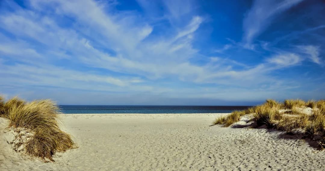 Jaka temperatura wody w Bałtyku? Sprawdź przed wyjazdem na plażę